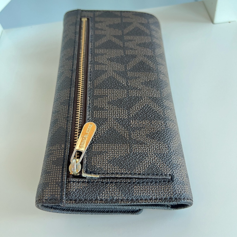 Michael Kors Wallet with Cheque Book and Pen - Picture 7 of 9